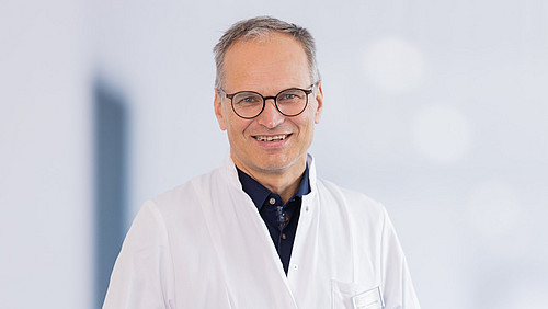 Porträt von Dr. med. Joachim Rogg, Facharzt des Fachbereichs Gefäßchirurgie im Klinikverbund Allgäu Porträt von Dr. med. Joachim Rogg, Facharzt des Fachbereichs Gefäßchirurgie im Klinikverbund Allgäu