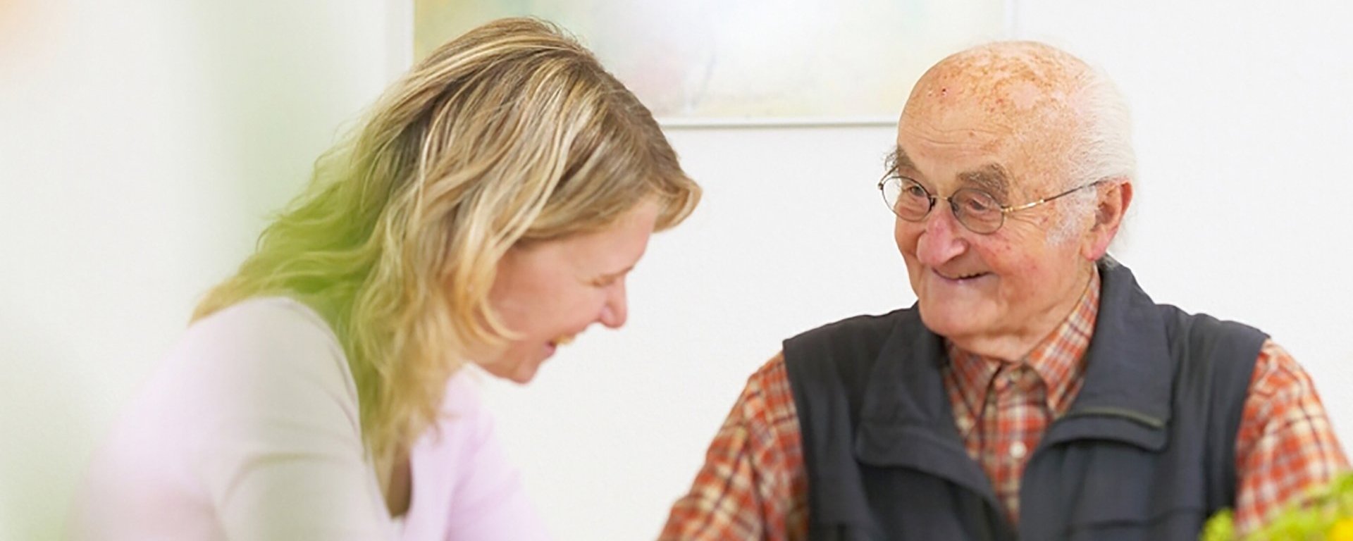 Altersmedizin im Klinikverbund Allgäu, nette Gespräche mit einer Pflegerin