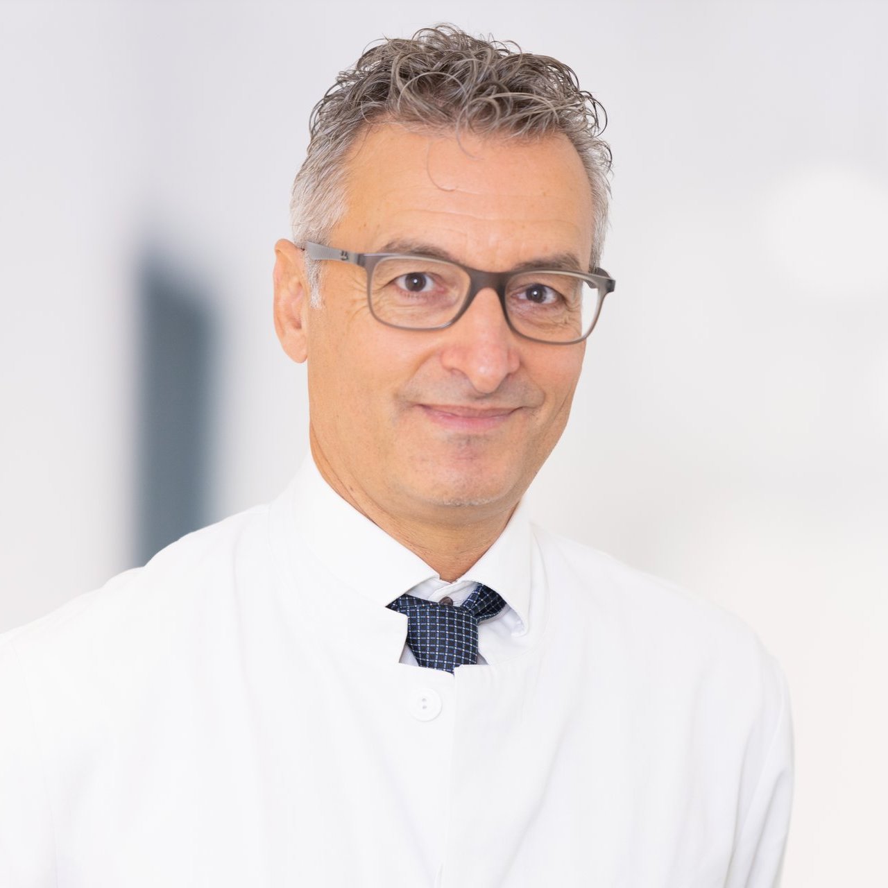 Dr. Lutz Hausser_CA_Allgemeinchirurgie Portraitbild von Dr. Lutz Hausser, Gespräch mit Dr. Lutz Hausser, Facharzt für Chirurgie, Klinik Immenstadt